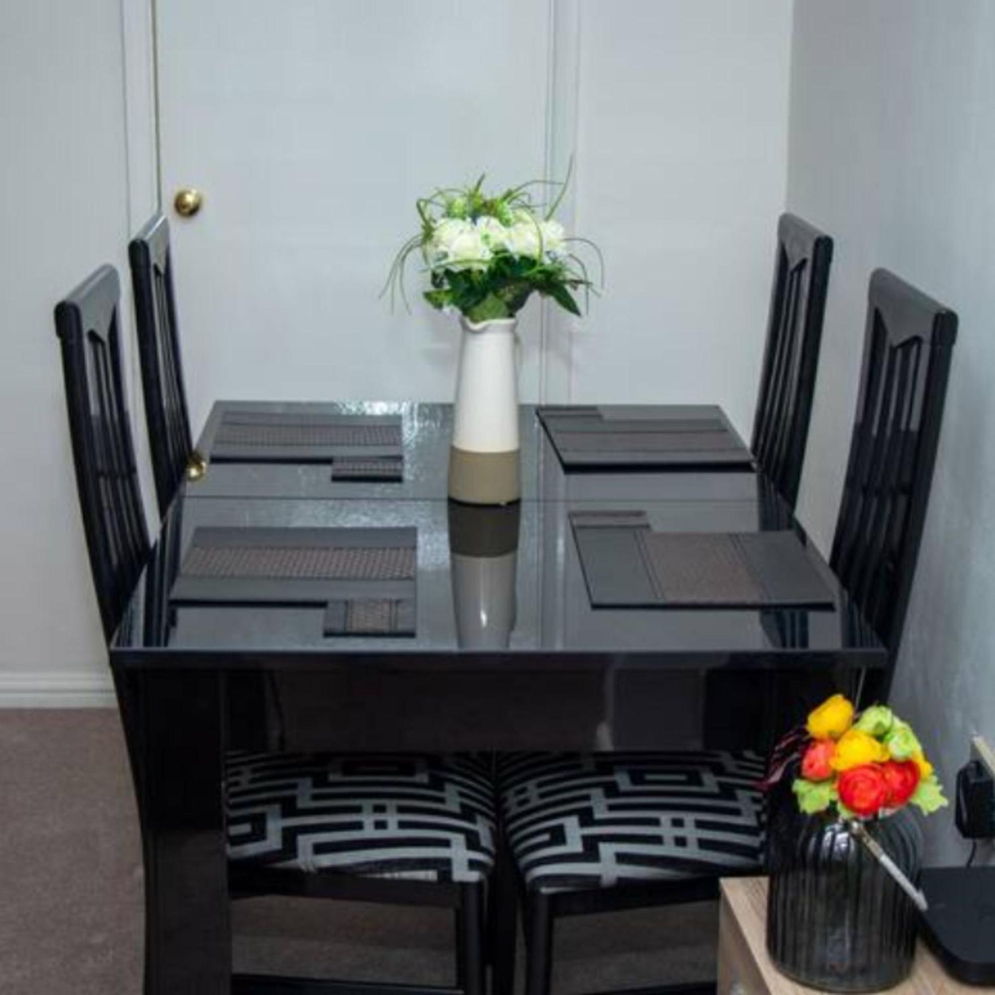 Апартаменты 2-Bed Sleeps 4 Comfy For Contractors With Free Parking In Crawley Near Gatwick Manor Royal Refurbished Экстерьер фото
